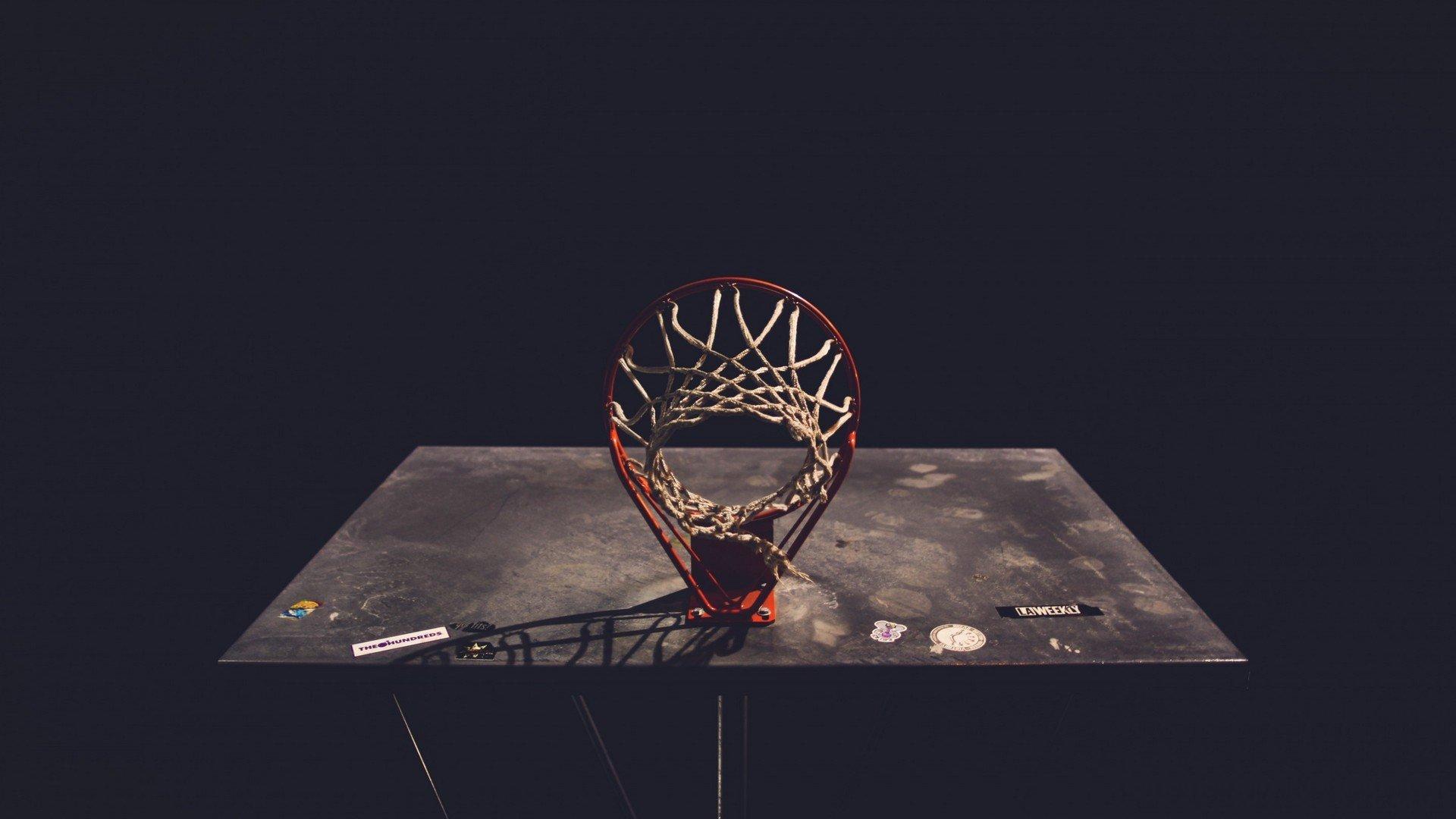 季孟年，哈利伯顿身体状态完全不行 所幸分差不算特别大